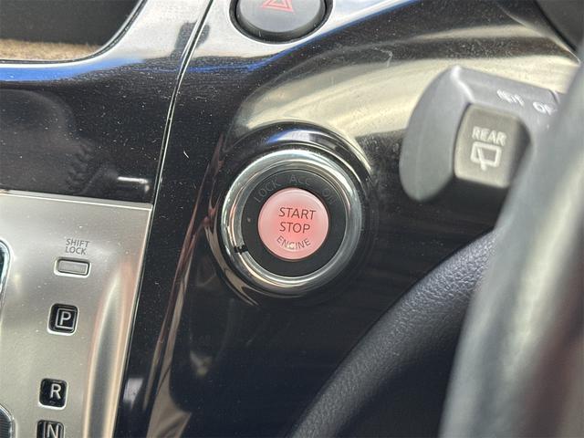 プッシュエンジンスタートシステム、エンジン始動・停止をワンタッチで行うことができます。