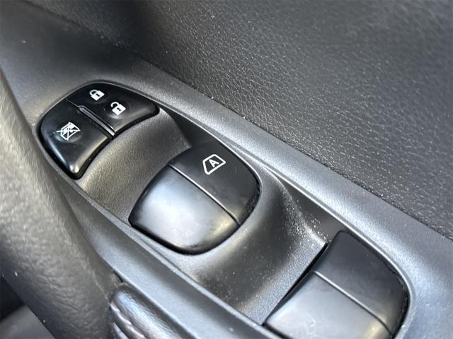 エクストレイル ２０Ｓ　Ｖセレクション　４ＷＤ　バックカメラ　クリアランスソナー　衝突被害軽減システム　ナビ　ＴＶ　オートライト　アルミホイール　スマートキー　アイドリングストップ　電動格納ミラー　シートヒーター　ＣＶＴ　盗難防止システム（14枚目）