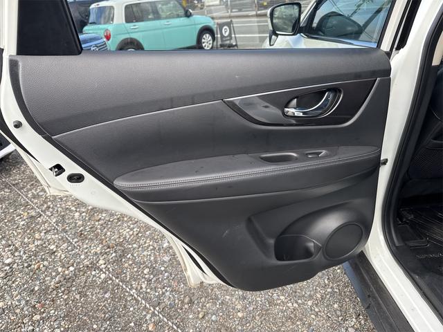 エクストレイル ２０Ｓ　Ｖセレクション　４ＷＤ　バックカメラ　クリアランスソナー　衝突被害軽減システム　ナビ　ＴＶ　オートライト　アルミホイール　スマートキー　アイドリングストップ　電動格納ミラー　シートヒーター　ＣＶＴ　盗難防止システム（30枚目）