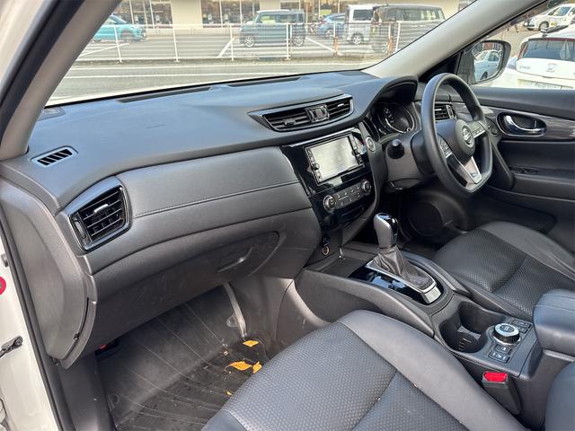 エクストレイル ２０Ｓ　Ｖセレクション　４ＷＤ　バックカメラ　クリアランスソナー　衝突被害軽減システム　ナビ　ＴＶ　オートライト　アルミホイール　スマートキー　アイドリングストップ　電動格納ミラー　シートヒーター　ＣＶＴ　盗難防止システム（33枚目）