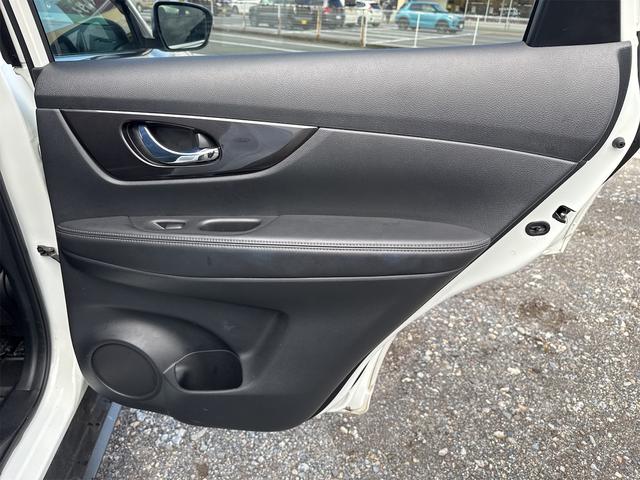 エクストレイル ２０Ｓ　Ｖセレクション　４ＷＤ　バックカメラ　クリアランスソナー　衝突被害軽減システム　ナビ　ＴＶ　オートライト　アルミホイール　スマートキー　アイドリングストップ　電動格納ミラー　シートヒーター　ＣＶＴ　盗難防止システム（39枚目）