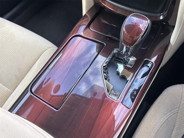 クラウンハイブリッド ロイヤル　オートクルーズコントロール　バックカメラ　ナビ　ＴＶ　アルミホイール　オートライト　ＨＩＤ　ＣＶＴ　シートヒーター　スマートキー　電動格納ミラー　盗難防止システム　ＣＤ　ＤＶＤ再生　Ｂｌｕｅｔｏｏｔｈ（15枚目）