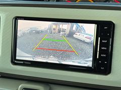 バックカメラも付いています。駐車の時に便利なのはもちろんの事、後方死角にいる子供たちに気が付くことができるので安心安全ですね 4