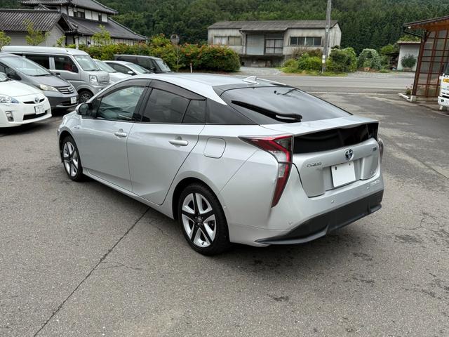 プリウス Ａプレミアム　ツーリングセレクション　保証１年　修復無　走行９．６万ｋ　４ＷＤ　９インチＳＤナビ　Ｂｌｕｅｔｏｏｔｈ　ＴＶ　バックカメラ　ドラレコ　ＥＴＣ　業者内装クリーニング　スマートキー　中部仕入サビ無　シートヒーター　革パワーシート（9枚目）