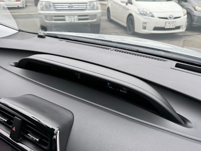 プリウス Ａプレミアム　ツーリングセレクション　保証１年　修復無　走行９．６万ｋ　４ＷＤ　９インチＳＤナビ　Ｂｌｕｅｔｏｏｔｈ　ＴＶ　バックカメラ　ドラレコ　ＥＴＣ　業者内装クリーニング　スマートキー　中部仕入サビ無　シートヒーター　革パワーシート（18枚目）