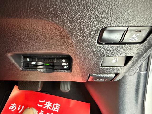 プリウス Ａプレミアム　ツーリングセレクション　保証１年　修復無　走行９．６万ｋ　４ＷＤ　９インチＳＤナビ　Ｂｌｕｅｔｏｏｔｈ　ＴＶ　バックカメラ　ドラレコ　ＥＴＣ　業者内装クリーニング　スマートキー　中部仕入サビ無　シートヒーター　革パワーシート（30枚目）