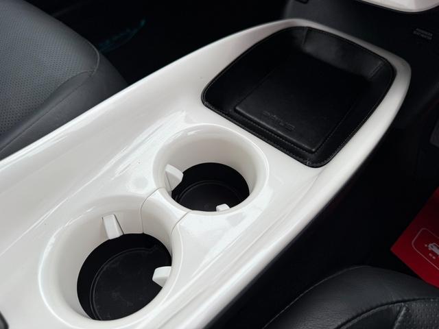 プリウス Ａプレミアム　ツーリングセレクション　保証１年　修復無　走行９．６万ｋ　４ＷＤ　９インチＳＤナビ　Ｂｌｕｅｔｏｏｔｈ　ＴＶ　バックカメラ　ドラレコ　ＥＴＣ　業者内装クリーニング　スマートキー　中部仕入サビ無　シートヒーター　革パワーシート（34枚目）