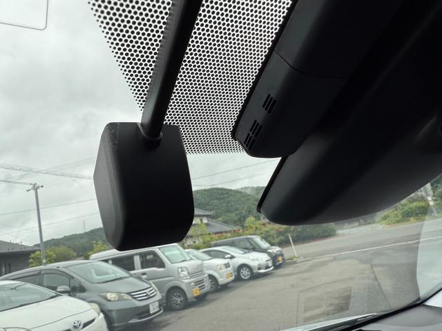 プリウス Ａプレミアム　ツーリングセレクション　保証１年　修復無　走行９．６万ｋ　４ＷＤ　９インチＳＤナビ　Ｂｌｕｅｔｏｏｔｈ　ＴＶ　バックカメラ　ドラレコ　ＥＴＣ　業者内装クリーニング　スマートキー　中部仕入サビ無　シートヒーター　革パワーシート（36枚目）