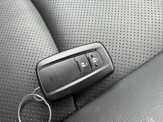 プリウス Ａプレミアム　ツーリングセレクション　保証１年　修復無　走行９．６万ｋ　４ＷＤ　９インチＳＤナビ　Ｂｌｕｅｔｏｏｔｈ　ＴＶ　バックカメラ　ドラレコ　ＥＴＣ　業者内装クリーニング　スマートキー　中部仕入サビ無　シートヒーター　革パワーシート（41枚目）