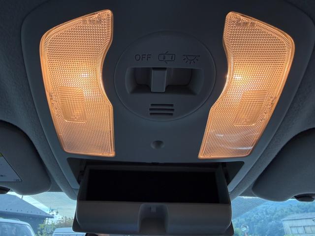 プリウス Ｇ　ＬＥＤエディション　保証１年　修復歴無し　ディーラー定期点検記録簿　８インチＨＤＤナビ　フルセグ　バックカメラ　ＥＴＣ　クルコン　車両取説　業者内装クリーニング　スマートキー　２０２１年製ブリヂストン夏タイヤ　１オーナー（41枚目）