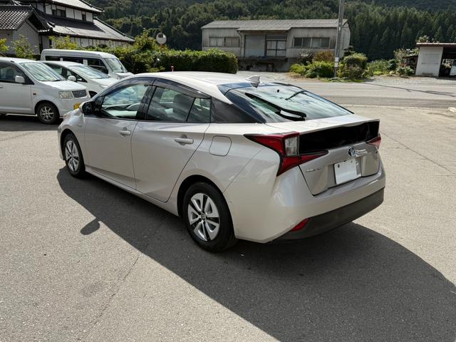 プリウス Ａ　保証１年　修復歴無　定期点検記録簿　ＳＤナビ　Ｂｌｕｅｔｏｏｔｈ　ＴＶ　バックカメラ　ＥＴＣ　業者内装クリーニング　全方位カメラ　スマートキー　リチウムイオンＨＶ　２０２３年ヨコハマ夏タイヤ　ドラレコ（9枚目）