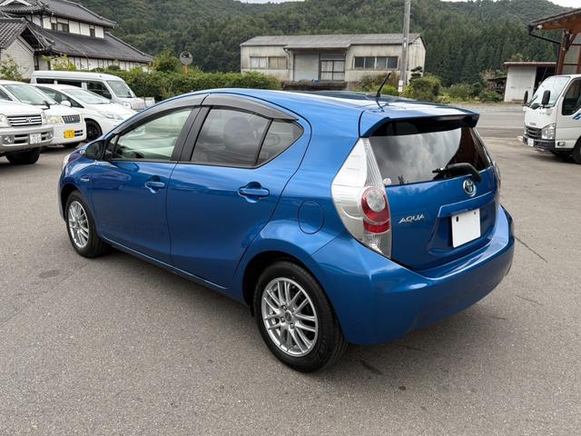 アクア Ｓ　保証１年　修復無　走行４．９万ｋ　ディーラー点検車　ＳＤナビ　Ｂｌｕｅｔｏｏｔｈ　ワンセグ　バックカメラ　寒冷地仕様　車両取説　業者内装クリーニング　スマートキー２個　２０２３年製グッドイヤー夏タイヤ（9枚目）