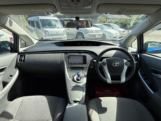 プリウス Ｓ　保証１年　修復歴無し　走行１．８万ｋ　ディーラー点検車　ＨＤＤナビ　Ｂｌｕｅｔｏｏｔｈ　ワンセグＴＶ　車両取説　業者内装クリーニング　スマートキー２個　関東仕入れ　ヨコハマ夏タイヤ　１オーナー（17枚目）