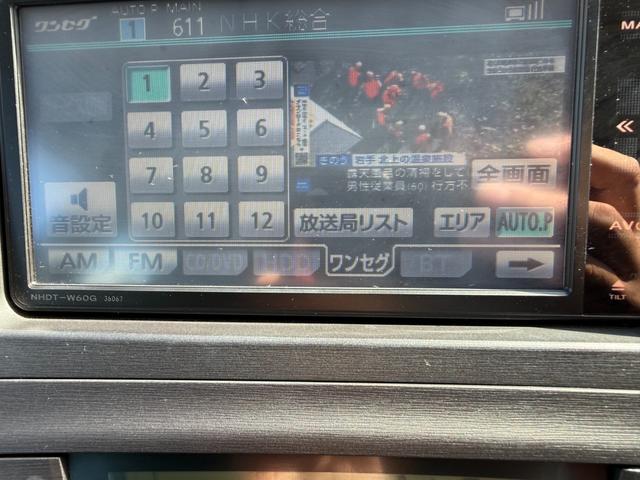プリウス Ｓ　保証１年　修復歴無し　走行１．８万ｋ　ディーラー点検車　ＨＤＤナビ　Ｂｌｕｅｔｏｏｔｈ　ワンセグＴＶ　車両取説　業者内装クリーニング　スマートキー２個　関東仕入れ　ヨコハマ夏タイヤ　１オーナー（24枚目）