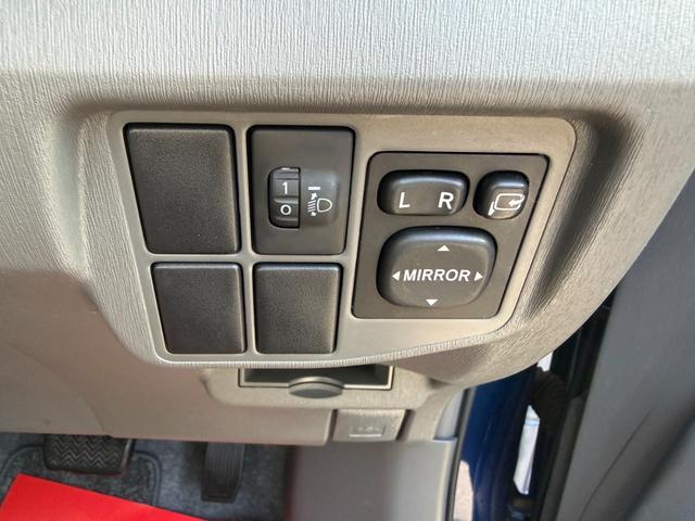 プリウス Ｓ　保証１年　修復歴無し　走行１．８万ｋ　ディーラー点検車　ＨＤＤナビ　Ｂｌｕｅｔｏｏｔｈ　ワンセグＴＶ　車両取説　業者内装クリーニング　スマートキー２個　関東仕入れ　ヨコハマ夏タイヤ　１オーナー（29枚目）