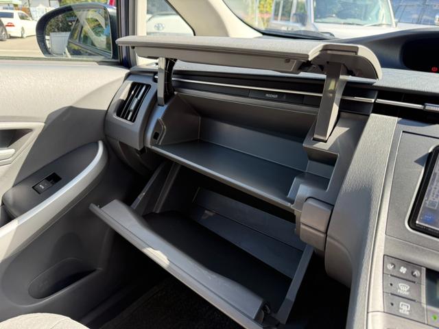 プリウス Ｓ　保証１年　修復歴無し　走行１．８万ｋ　ディーラー点検車　ＨＤＤナビ　Ｂｌｕｅｔｏｏｔｈ　ワンセグＴＶ　車両取説　業者内装クリーニング　スマートキー２個　関東仕入れ　ヨコハマ夏タイヤ　１オーナー（39枚目）