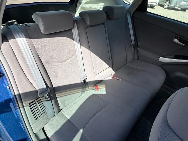 プリウス Ｓ　保証１年　修復歴無し　走行１．８万ｋ　ディーラー点検車　ＨＤＤナビ　Ｂｌｕｅｔｏｏｔｈ　ワンセグＴＶ　車両取説　業者内装クリーニング　スマートキー２個　関東仕入れ　ヨコハマ夏タイヤ　１オーナー（45枚目）