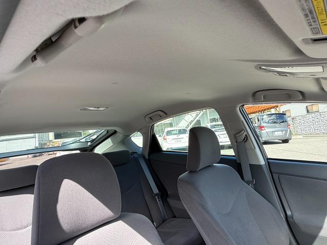 プリウス Ｓ　保証１年　修復歴無し　走行１．８万ｋ　ディーラー点検車　ＨＤＤナビ　Ｂｌｕｅｔｏｏｔｈ　ワンセグＴＶ　車両取説　業者内装クリーニング　スマートキー２個　関東仕入れ　ヨコハマ夏タイヤ　１オーナー（46枚目）