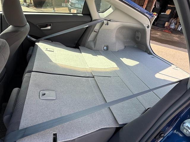 プリウス Ｓ　保証１年　修復歴無し　走行１．８万ｋ　ディーラー点検車　ＨＤＤナビ　Ｂｌｕｅｔｏｏｔｈ　ワンセグＴＶ　車両取説　業者内装クリーニング　スマートキー２個　関東仕入れ　ヨコハマ夏タイヤ　１オーナー（56枚目）