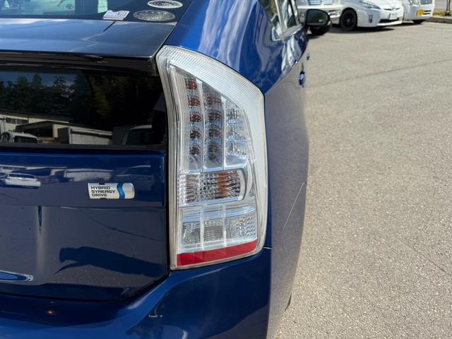 プリウス Ｓ　保証１年　修復歴無し　走行１．８万ｋ　ディーラー点検車　ＨＤＤナビ　Ｂｌｕｅｔｏｏｔｈ　ワンセグＴＶ　車両取説　業者内装クリーニング　スマートキー２個　関東仕入れ　ヨコハマ夏タイヤ　１オーナー（65枚目）