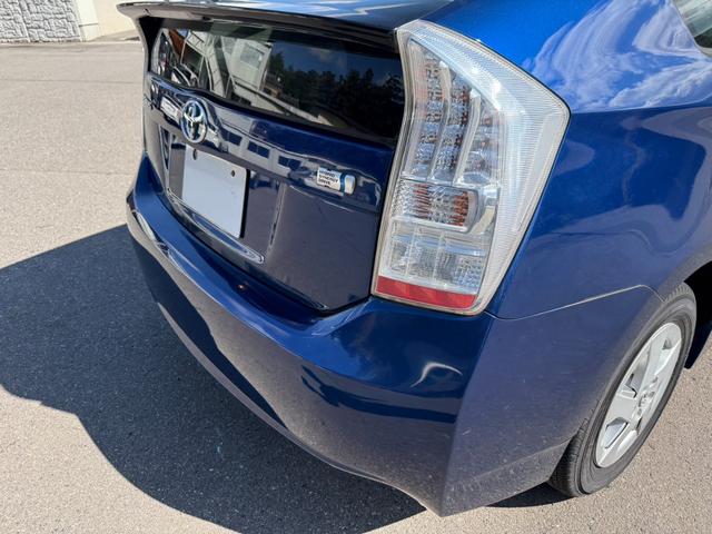 プリウス Ｓ　保証１年　修復歴無し　走行１．８万ｋ　ディーラー点検車　ＨＤＤナビ　Ｂｌｕｅｔｏｏｔｈ　ワンセグＴＶ　車両取説　業者内装クリーニング　スマートキー２個　関東仕入れ　ヨコハマ夏タイヤ　１オーナー（73枚目）