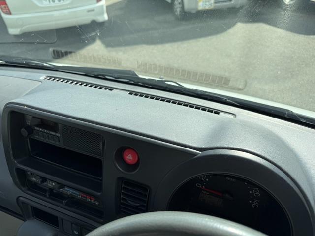 ハイゼットカーゴ スペシャル　保証１年　修復歴無　四駆　ディーラー点検車　純正オーディオ　集中ロック　軽貨物　４ナンバー　黒ナンバー可　両側スライド　車両取説　４ＡＴ　４ＷＤ　２０２４年製グッドイヤー夏タイヤ　ライトレベライザー（18枚目）