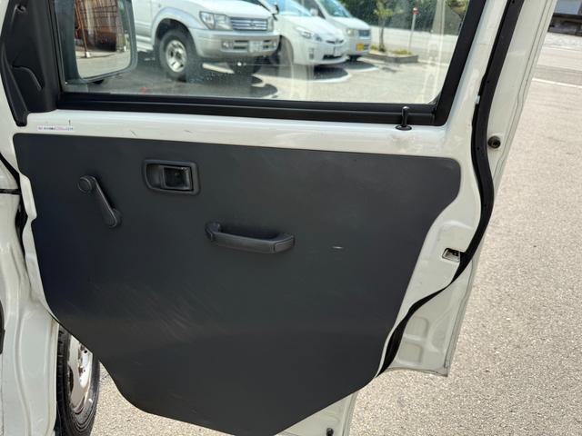 ハイゼットカーゴ スペシャル　保証１年　修復歴無　四駆　ディーラー点検車　純正オーディオ　集中ロック　軽貨物　４ナンバー　黒ナンバー可　両側スライド　車両取説　４ＡＴ　４ＷＤ　２０２４年製グッドイヤー夏タイヤ　ライトレベライザー（50枚目）