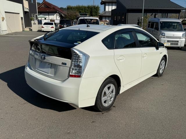 プリウス Ｓ　保証１年　修復歴無し　走行２．５万ｋ　千葉県ディーラー点検車　ＨＤＤナビ　Ｂｌｕｅｔｏｏｔｈ　ワンセグＴＶ　バックカメラ　ＥＴＣ　車両取説　業者内装クリーニング　スマートキー２つ　関東仕入れサビ無し（11枚目）