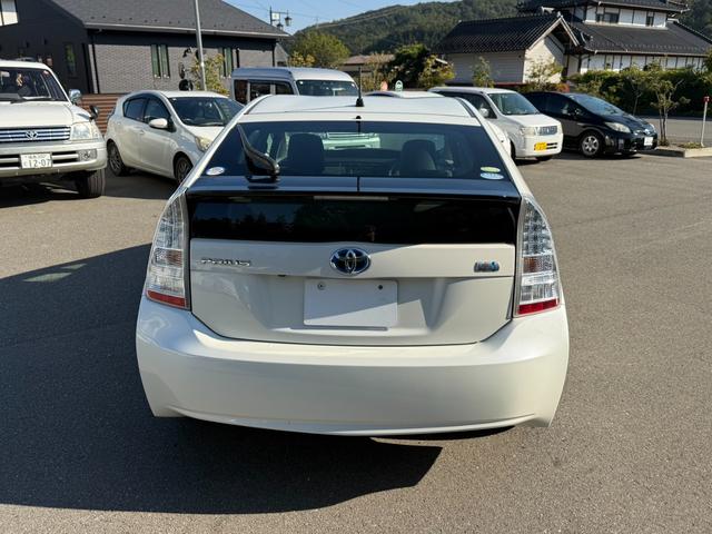 プリウス Ｓ　保証１年　修復歴無し　走行２．５万ｋ　千葉県ディーラー点検車　ＨＤＤナビ　Ｂｌｕｅｔｏｏｔｈ　ワンセグＴＶ　バックカメラ　ＥＴＣ　車両取説　業者内装クリーニング　スマートキー２つ　関東仕入れサビ無し（15枚目）