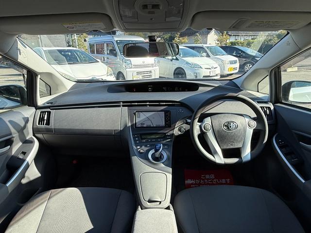 プリウス Ｓ　保証１年　修復歴無し　走行２．５万ｋ　千葉県ディーラー点検車　ＨＤＤナビ　Ｂｌｕｅｔｏｏｔｈ　ワンセグＴＶ　バックカメラ　ＥＴＣ　車両取説　業者内装クリーニング　スマートキー２つ　関東仕入れサビ無し（17枚目）