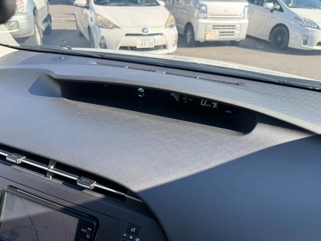 プリウス Ｓ　保証１年　修復歴無し　走行２．５万ｋ　千葉県ディーラー点検車　ＨＤＤナビ　Ｂｌｕｅｔｏｏｔｈ　ワンセグＴＶ　バックカメラ　ＥＴＣ　車両取説　業者内装クリーニング　スマートキー２つ　関東仕入れサビ無し（18枚目）