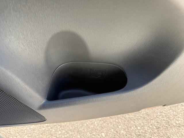 プリウス Ｓ　保証１年　修復歴無し　走行２．５万ｋ　千葉県ディーラー点検車　ＨＤＤナビ　Ｂｌｕｅｔｏｏｔｈ　ワンセグＴＶ　バックカメラ　ＥＴＣ　車両取説　業者内装クリーニング　スマートキー２つ　関東仕入れサビ無し（33枚目）