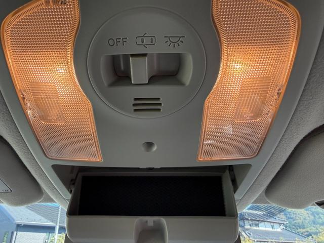 プリウス Ｓ　保証１年　修復歴無し　走行２．５万ｋ　千葉県ディーラー点検車　ＨＤＤナビ　Ｂｌｕｅｔｏｏｔｈ　ワンセグＴＶ　バックカメラ　ＥＴＣ　車両取説　業者内装クリーニング　スマートキー２つ　関東仕入れサビ無し（39枚目）