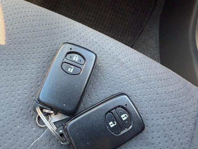 プリウス Ｓ　保証１年　修復歴無し　走行２．５万ｋ　千葉県ディーラー点検車　ＨＤＤナビ　Ｂｌｕｅｔｏｏｔｈ　ワンセグＴＶ　バックカメラ　ＥＴＣ　車両取説　業者内装クリーニング　スマートキー２つ　関東仕入れサビ無し（42枚目）