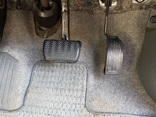 プリウス Ｓ　保証１年　修復歴無し　走行２．５万ｋ　千葉県ディーラー点検車　ＨＤＤナビ　Ｂｌｕｅｔｏｏｔｈ　ワンセグＴＶ　バックカメラ　ＥＴＣ　車両取説　業者内装クリーニング　スマートキー２つ　関東仕入れサビ無し（44枚目）