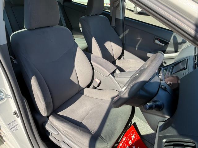 プリウス Ｓ　保証１年　修復歴無し　走行２．５万ｋ　千葉県ディーラー点検車　ＨＤＤナビ　Ｂｌｕｅｔｏｏｔｈ　ワンセグＴＶ　バックカメラ　ＥＴＣ　車両取説　業者内装クリーニング　スマートキー２つ　関東仕入れサビ無し（45枚目）