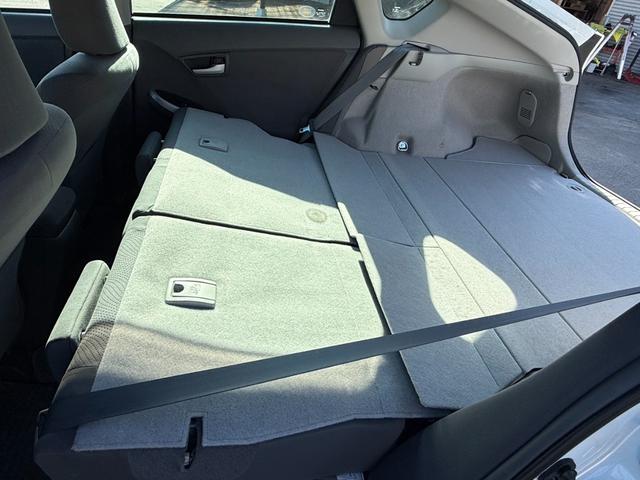 プリウス Ｓ　保証１年　修復歴無し　走行２．５万ｋ　千葉県ディーラー点検車　ＨＤＤナビ　Ｂｌｕｅｔｏｏｔｈ　ワンセグＴＶ　バックカメラ　ＥＴＣ　車両取説　業者内装クリーニング　スマートキー２つ　関東仕入れサビ無し（57枚目）