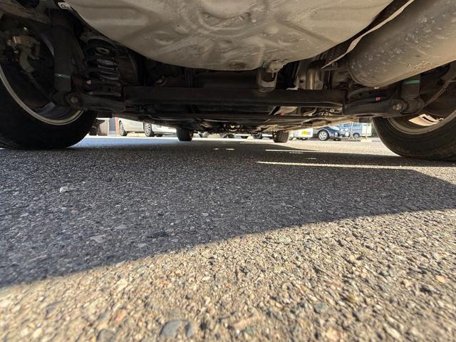 プリウス Ｓ　保証１年　修復歴無し　走行２．５万ｋ　千葉県ディーラー点検車　ＨＤＤナビ　Ｂｌｕｅｔｏｏｔｈ　ワンセグＴＶ　バックカメラ　ＥＴＣ　車両取説　業者内装クリーニング　スマートキー２つ　関東仕入れサビ無し（60枚目）