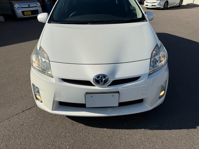 プリウス Ｓ　保証１年　修復歴無し　走行２．５万ｋ　千葉県ディーラー点検車　ＨＤＤナビ　Ｂｌｕｅｔｏｏｔｈ　ワンセグＴＶ　バックカメラ　ＥＴＣ　車両取説　業者内装クリーニング　スマートキー２つ　関東仕入れサビ無し（64枚目）