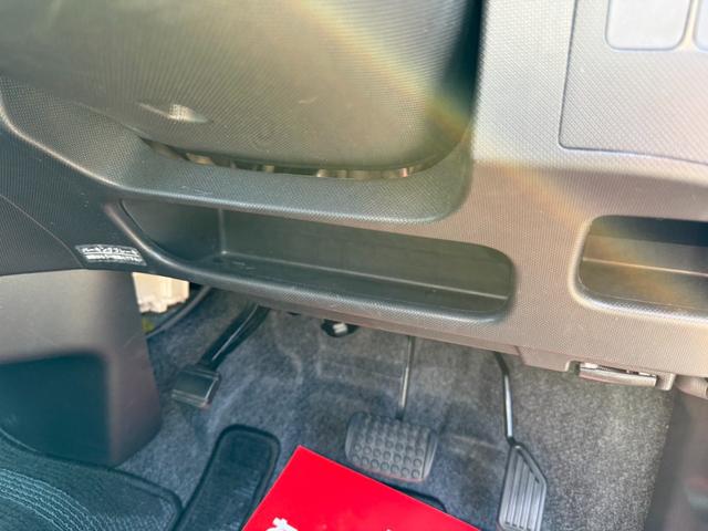 ステラ カスタムＲ　保証１年　修復歴無し　走行２．２万ｋ　ＳＤナビ　フルセグＴＶ　Ｂｌｕｅｔｏｏｔｈ　ＥＴＣ　スマートキー　業者内装クリーニング　ＣＶＴ　ブリヂストン夏タイヤ　タイミングチェーンエンジン　ＵＳＢ音楽接続（31枚目）