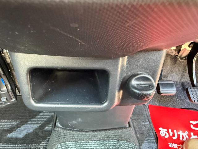 ステラ カスタムＲ　保証１年　修復歴無し　走行２．２万ｋ　ＳＤナビ　フルセグＴＶ　Ｂｌｕｅｔｏｏｔｈ　ＥＴＣ　スマートキー　業者内装クリーニング　ＣＶＴ　ブリヂストン夏タイヤ　タイミングチェーンエンジン　ＵＳＢ音楽接続（35枚目）