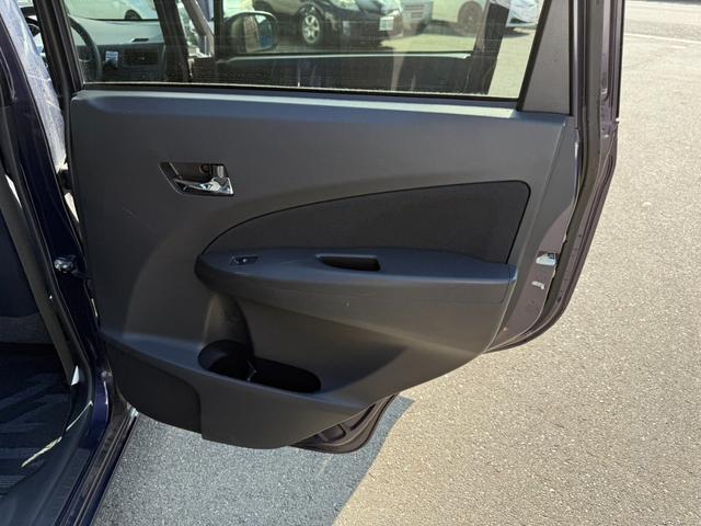 ステラ カスタムＲ　保証１年　修復歴無し　走行２．２万ｋ　ＳＤナビ　フルセグＴＶ　Ｂｌｕｅｔｏｏｔｈ　ＥＴＣ　スマートキー　業者内装クリーニング　ＣＶＴ　ブリヂストン夏タイヤ　タイミングチェーンエンジン　ＵＳＢ音楽接続（51枚目）