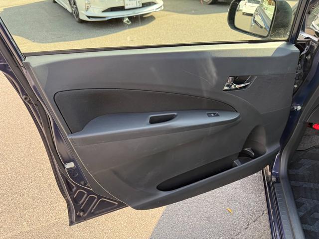 ステラ カスタムＲ　保証１年　修復歴無し　走行２．２万ｋ　ＳＤナビ　フルセグＴＶ　Ｂｌｕｅｔｏｏｔｈ　ＥＴＣ　スマートキー　業者内装クリーニング　ＣＶＴ　ブリヂストン夏タイヤ　タイミングチェーンエンジン　ＵＳＢ音楽接続（52枚目）