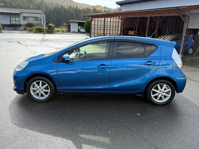 アクア Ｓ　保証１年　修復歴無し　走行３．７万キロ　ディーラー点検記録簿　ＳＤナビ　Ｂｌｕｅｔｏｏｔｈ　ワンセグＴＶ　車両取説　業者内装クリーニング　スマートキー　関東仕入サビ無　２０２２年製ブリヂストン夏タイヤ（14枚目）