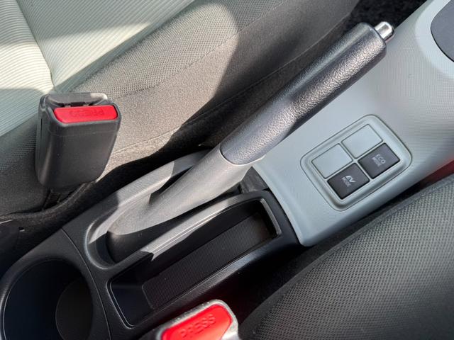 アクア Ｓ　保証１年　修復歴無し　走行３．７万キロ　ディーラー点検記録簿　ＳＤナビ　Ｂｌｕｅｔｏｏｔｈ　ワンセグＴＶ　車両取説　業者内装クリーニング　スマートキー　関東仕入サビ無　２０２２年製ブリヂストン夏タイヤ（33枚目）