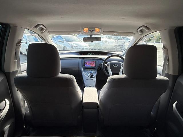 プリウス Ｓ　ハイブリッドバッテリーリビルト交換済　保証１年　修復歴無し　ディーラー点検車　ＨＤＤナビ　フルセグＴＶ　ＥＴＣ　寒冷地仕様　エンジンスターター　車両取説　業者内装クリーニング　スマートキー２つ（7枚目）