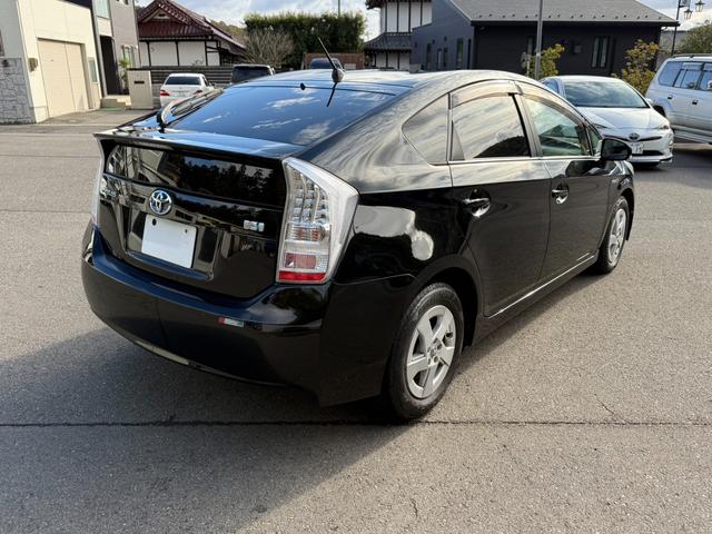 プリウス Ｓ　ハイブリッドバッテリーリビルト交換済　保証１年　修復歴無し　ディーラー点検車　ＨＤＤナビ　フルセグＴＶ　ＥＴＣ　寒冷地仕様　エンジンスターター　車両取説　業者内装クリーニング　スマートキー２つ（11枚目）