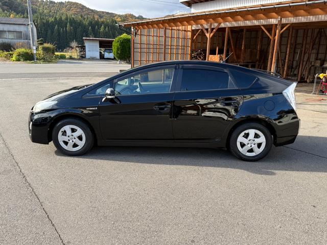 プリウス Ｓ　ハイブリッドバッテリーリビルト交換済　保証１年　修復歴無し　ディーラー点検車　ＨＤＤナビ　フルセグＴＶ　ＥＴＣ　寒冷地仕様　エンジンスターター　車両取説　業者内装クリーニング　スマートキー２つ（14枚目）