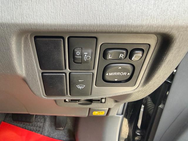 プリウス Ｓ　ハイブリッドバッテリーリビルト交換済　保証１年　修復歴無し　ディーラー点検車　ＨＤＤナビ　フルセグＴＶ　ＥＴＣ　寒冷地仕様　エンジンスターター　車両取説　業者内装クリーニング　スマートキー２つ（29枚目）