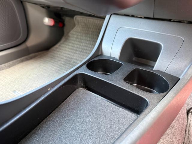 プリウス Ｓ　ハイブリッドバッテリーリビルト交換済　保証１年　修復歴無し　ディーラー点検車　ＨＤＤナビ　フルセグＴＶ　ＥＴＣ　寒冷地仕様　エンジンスターター　車両取説　業者内装クリーニング　スマートキー２つ（33枚目）